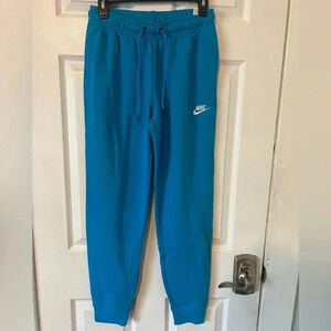 Nike Women’s Blue Standard Fit Mid Rise Sweatpants. NWT. Size Small